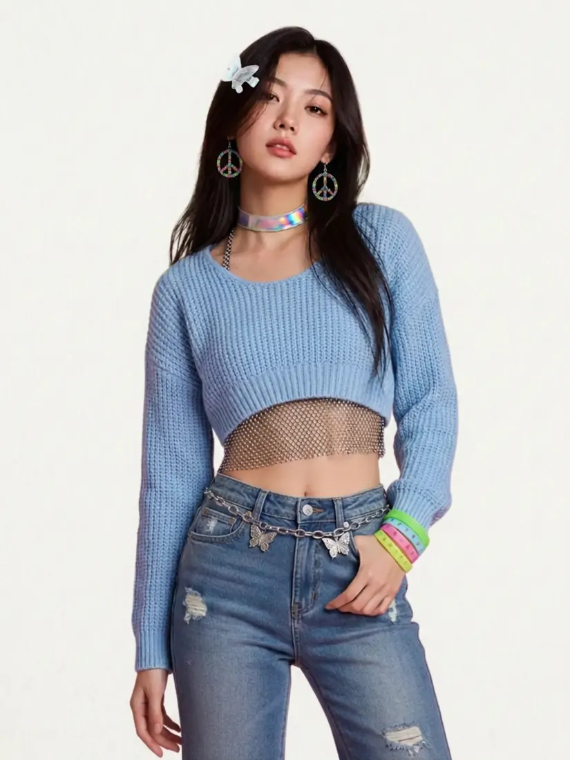 Blue cropped cardigan with ripped jeans